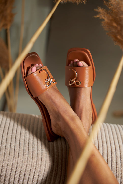 BROWN CHARLOT SLIDES